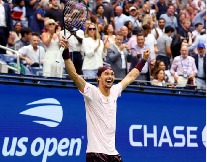 Alexander Zverev holding the US Open trophy after winning the men’s singles final in New York.