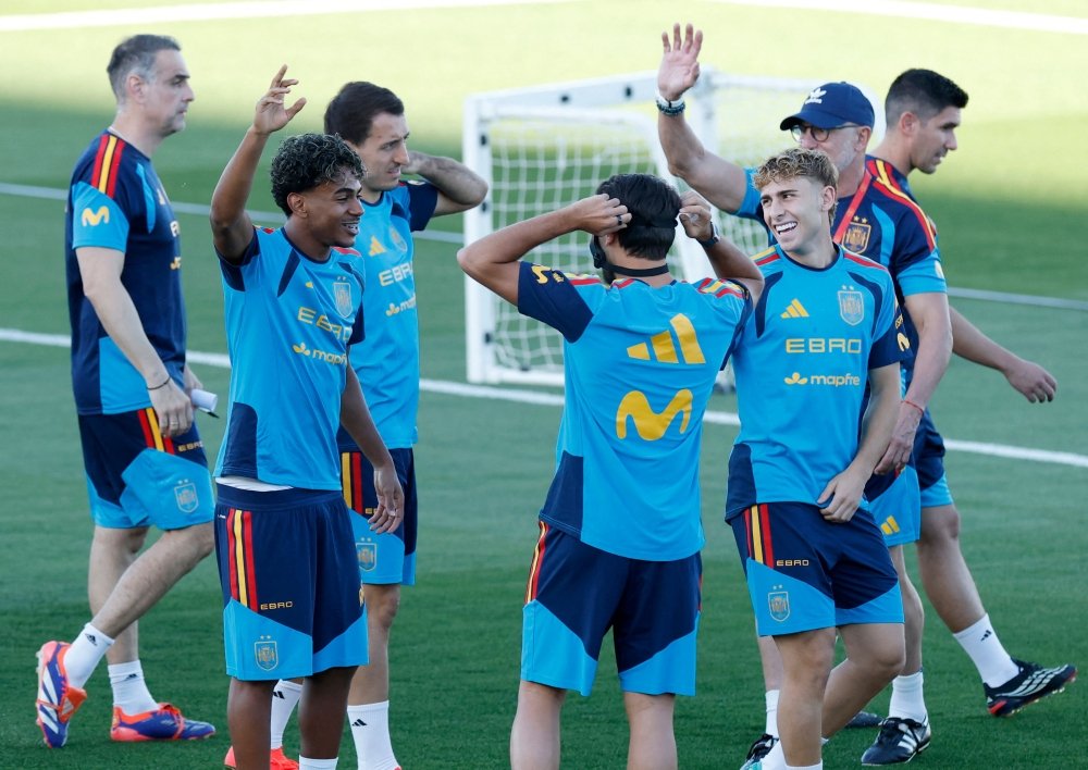 Spain players preparing for their Nations League match against England.